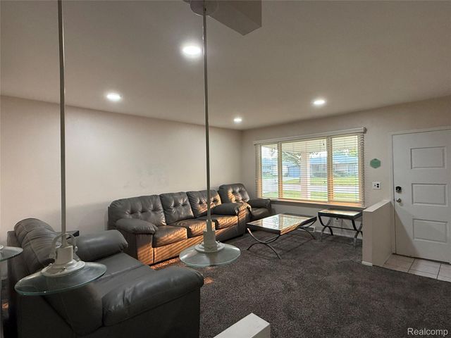 36850 English Drive, Sterling Heights, MI 48310