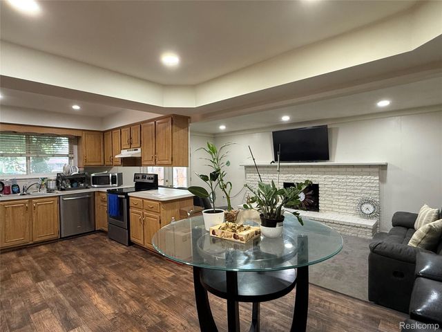 36850 English Drive, Sterling Heights, MI 48310