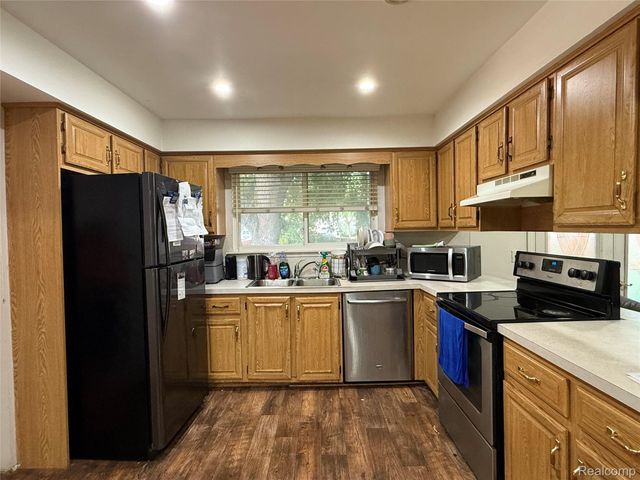 36850 English Drive, Sterling Heights, MI 48310