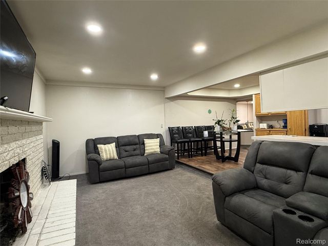 36850 English Drive, Sterling Heights, MI 48310