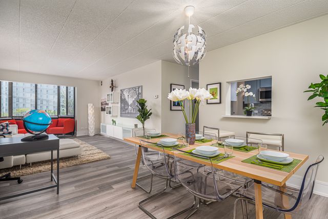 637 E Woodland Park Avenue 302, Chicago, IL 60616