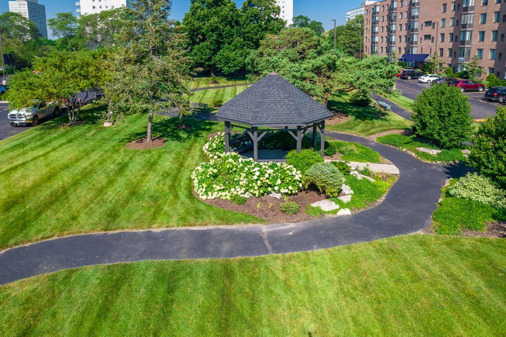 637 E Woodland Park Avenue 302, Chicago, IL 60616