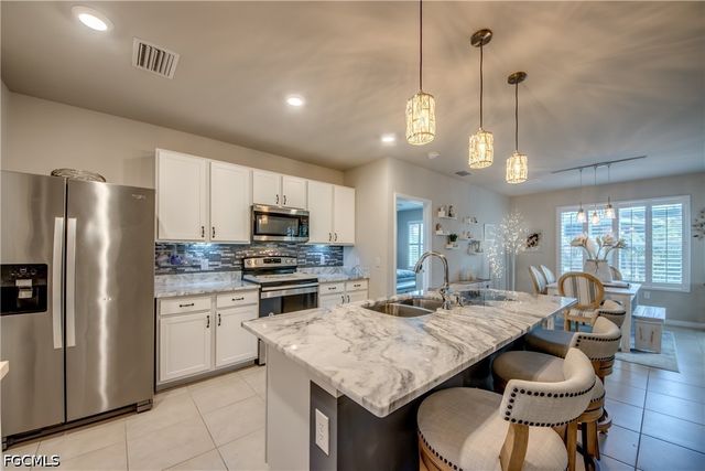3162 Estancia LN, Cape Coral, FL 33909