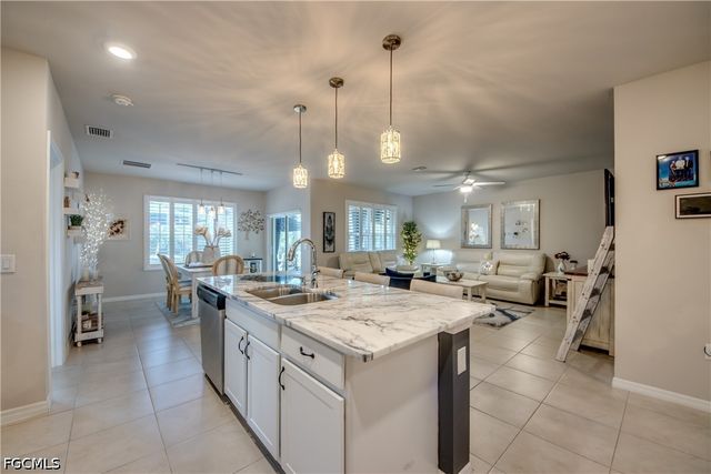 3162 Estancia LN, Cape Coral, FL 33909