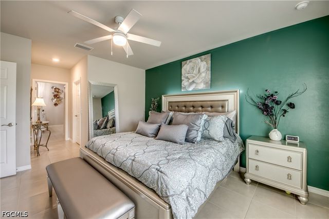 3162 Estancia LN, Cape Coral, FL 33909