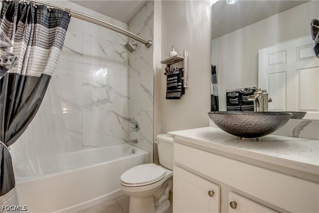 3162 Estancia LN, Cape Coral, FL 33909