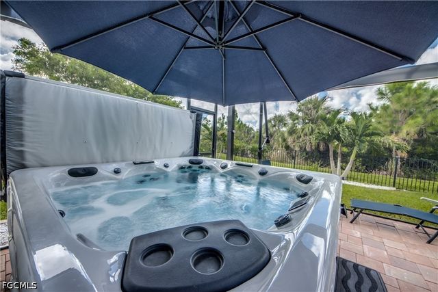3162 Estancia LN, Cape Coral, FL 33909