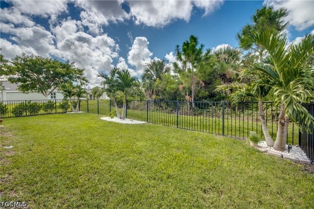 3162 Estancia LN, Cape Coral, FL 33909