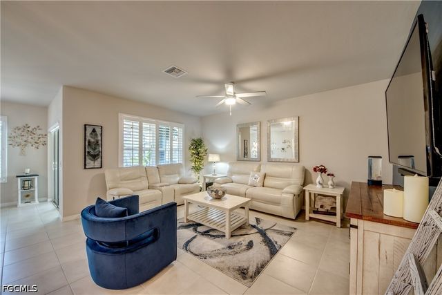 3162 Estancia LN, Cape Coral, FL 33909