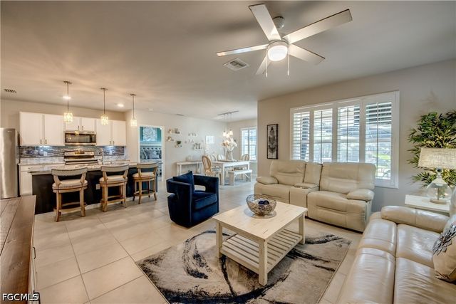 3162 Estancia LN, Cape Coral, FL 33909