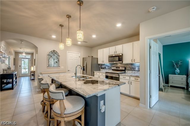 3162 Estancia LN, Cape Coral, FL 33909