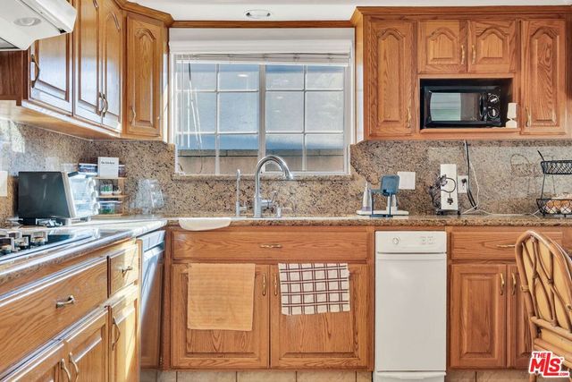 7121 Arizona Avenue, Los Angeles, CA 90045