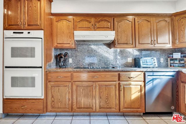 7121 Arizona Avenue, Los Angeles, CA 90045