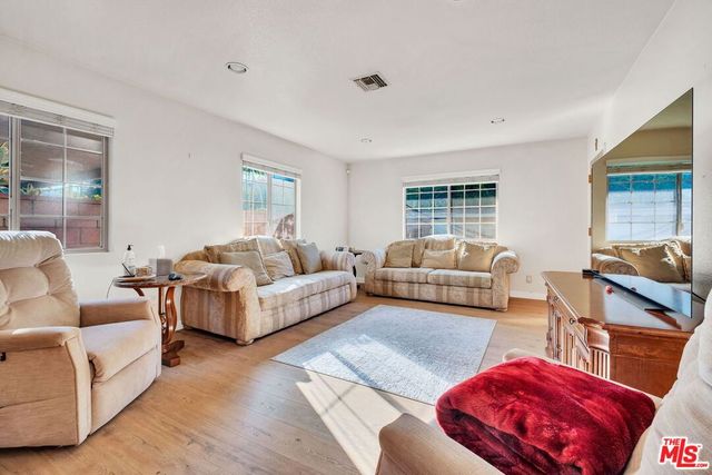 7121 Arizona Avenue, Los Angeles, CA 90045