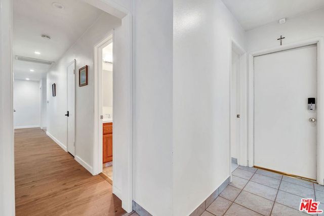 7121 Arizona Avenue, Los Angeles, CA 90045