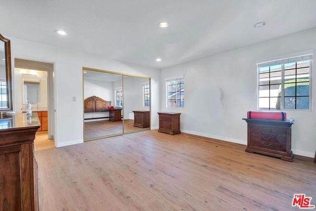 7121 Arizona Avenue, Los Angeles, CA 90045