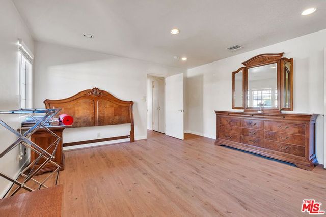 7121 Arizona Avenue, Los Angeles, CA 90045