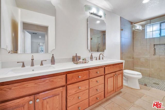 7121 Arizona Avenue, Los Angeles, CA 90045