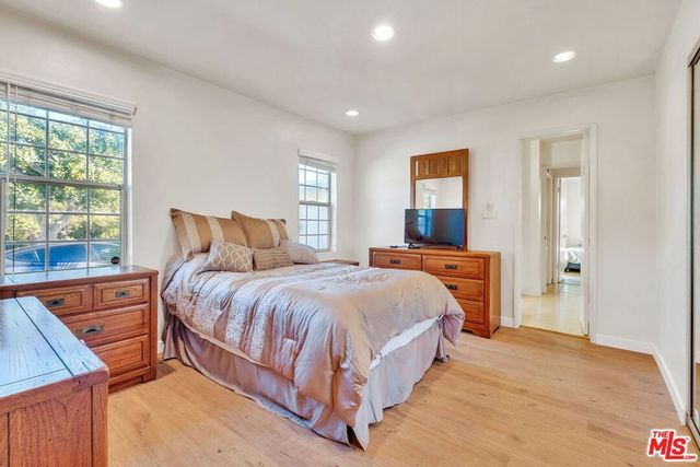 7121 Arizona Avenue, Los Angeles, CA 90045