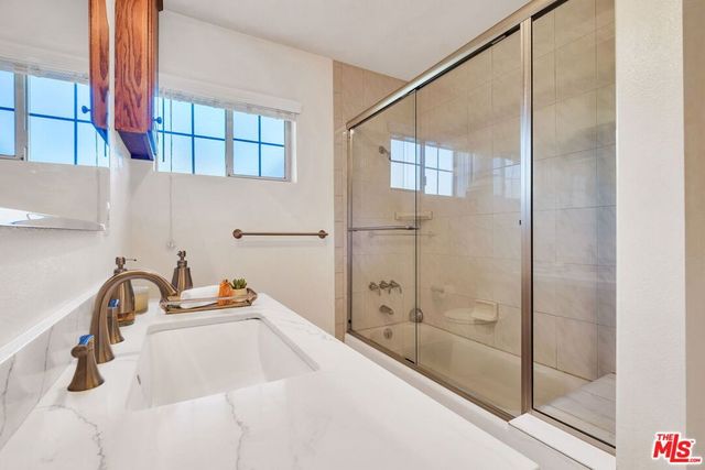 7121 Arizona Avenue, Los Angeles, CA 90045