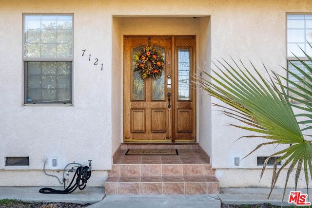 7121 Arizona Avenue, Los Angeles, CA 90045