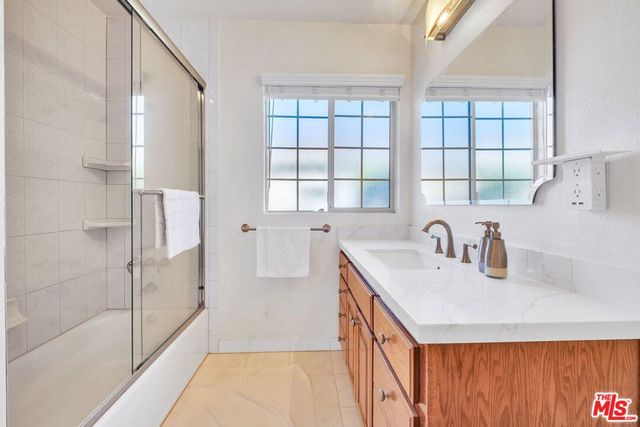 7121 Arizona Avenue, Los Angeles, CA 90045