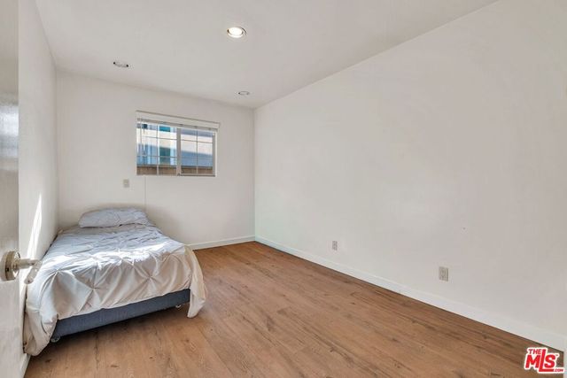 7121 Arizona Avenue, Los Angeles, CA 90045