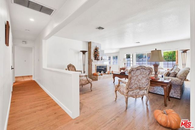 7121 Arizona Avenue, Los Angeles, CA 90045