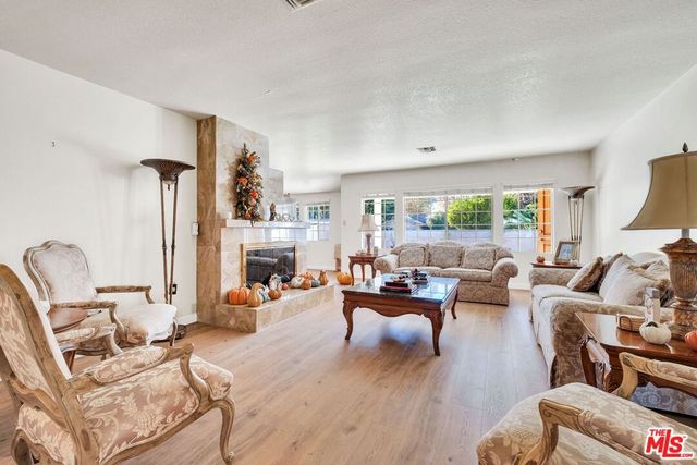 7121 Arizona Avenue, Los Angeles, CA 90045