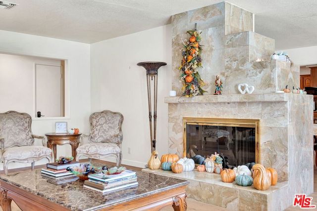 7121 Arizona Avenue, Los Angeles, CA 90045