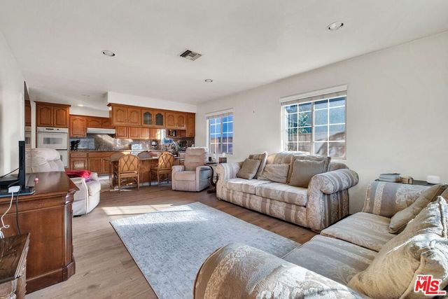 7121 Arizona Avenue, Los Angeles, CA 90045