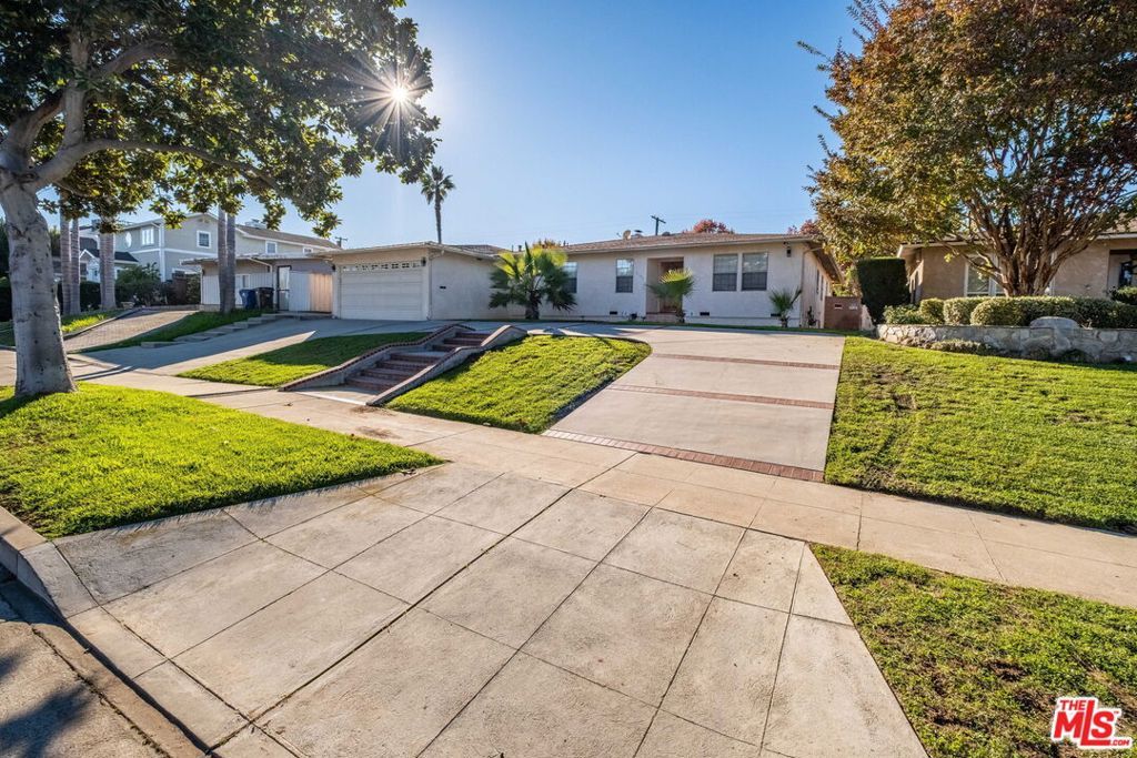 7121 Arizona Avenue, Los Angeles, CA 90045