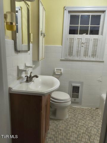224 Seward Avenue, Bristol, VA 24201