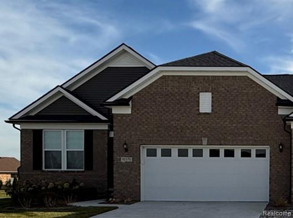 42760 Arbor Drive, Clinton Township, MI 48038