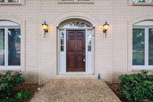 13101 Rivercrest Drive, Little Rock, AR 72212