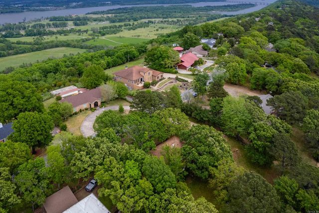 13101 Rivercrest Drive, Little Rock, AR 72212