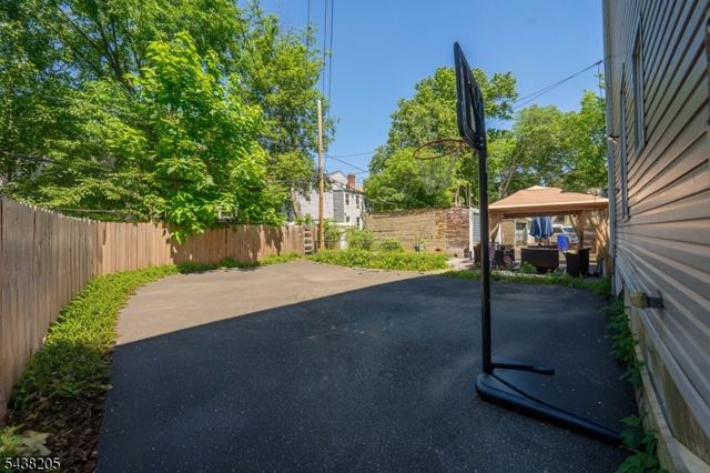 77 S 16Th St, East Orange City, NJ 07018
