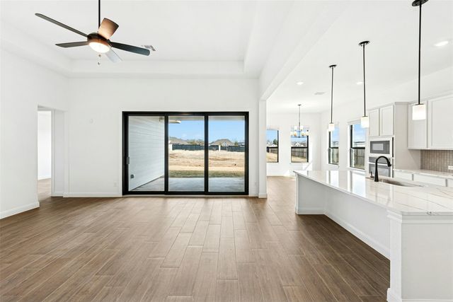 109 McNaughton DR, Liberty Hill, TX 78642