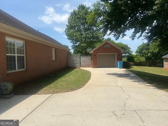 563 Heathmoor Drive, Mcdonough, GA 30252