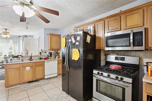 3279 Rockmill Drive, Ellenwood, GA 30294