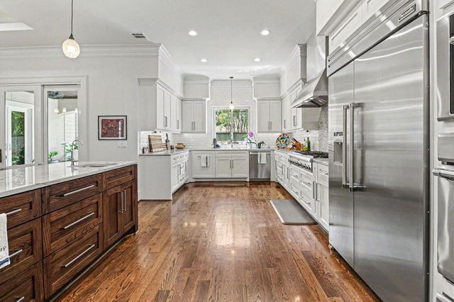 9507 Meadowglen Lane, Houston, TX 77063