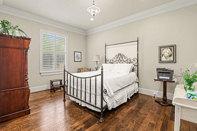 9507 Meadowglen Lane, Houston, TX 77063