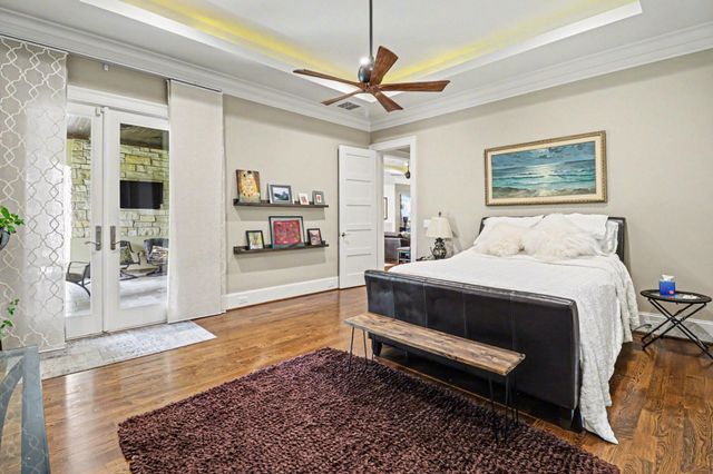 9507 Meadowglen Lane, Houston, TX 77063