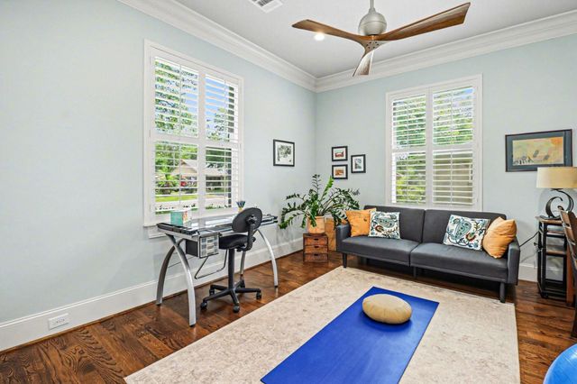 9507 Meadowglen Lane, Houston, TX 77063