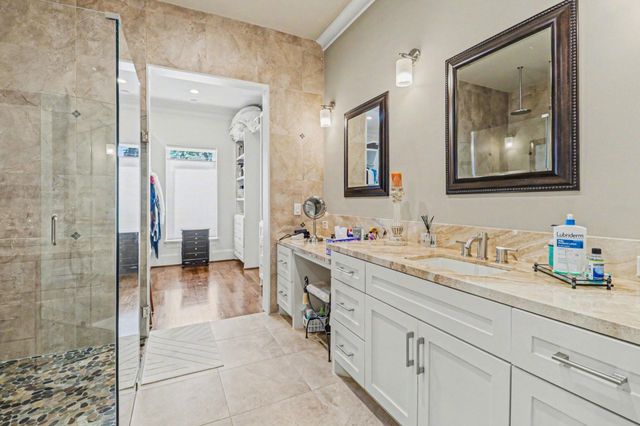 9507 Meadowglen Lane, Houston, TX 77063