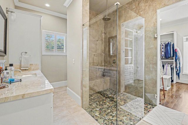 9507 Meadowglen Lane, Houston, TX 77063