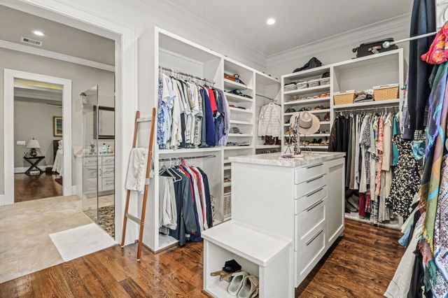 9507 Meadowglen Lane, Houston, TX 77063