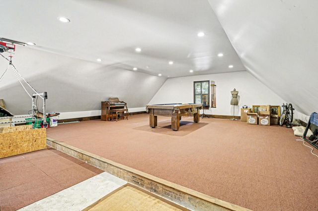 9507 Meadowglen Lane, Houston, TX 77063