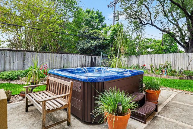 9507 Meadowglen Lane, Houston, TX 77063