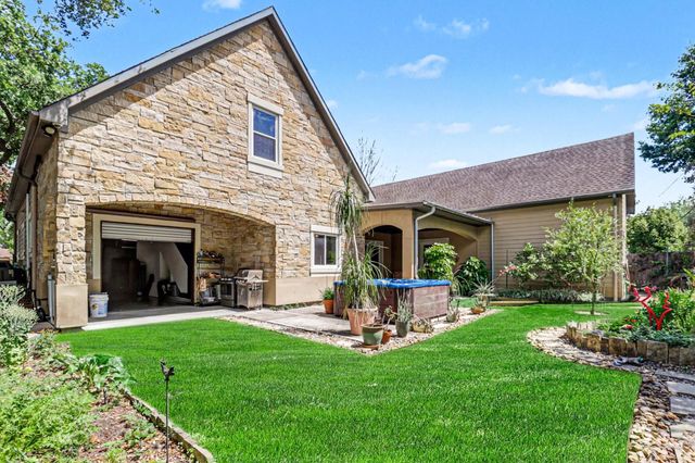 9507 Meadowglen Lane, Houston, TX 77063